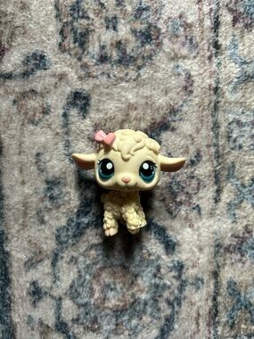 LPS Littlest Pet Shop Pink Bow White Lamb #186